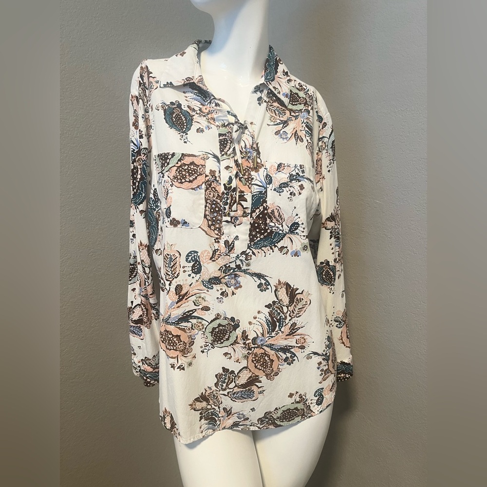 CHICO”S Petite Women’s Ivory MultiC Floral LS Lace- Up V- Neck Blouse Size 2P